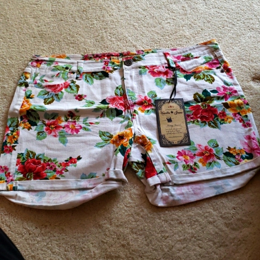 Nwt Vanilla star jean shorts